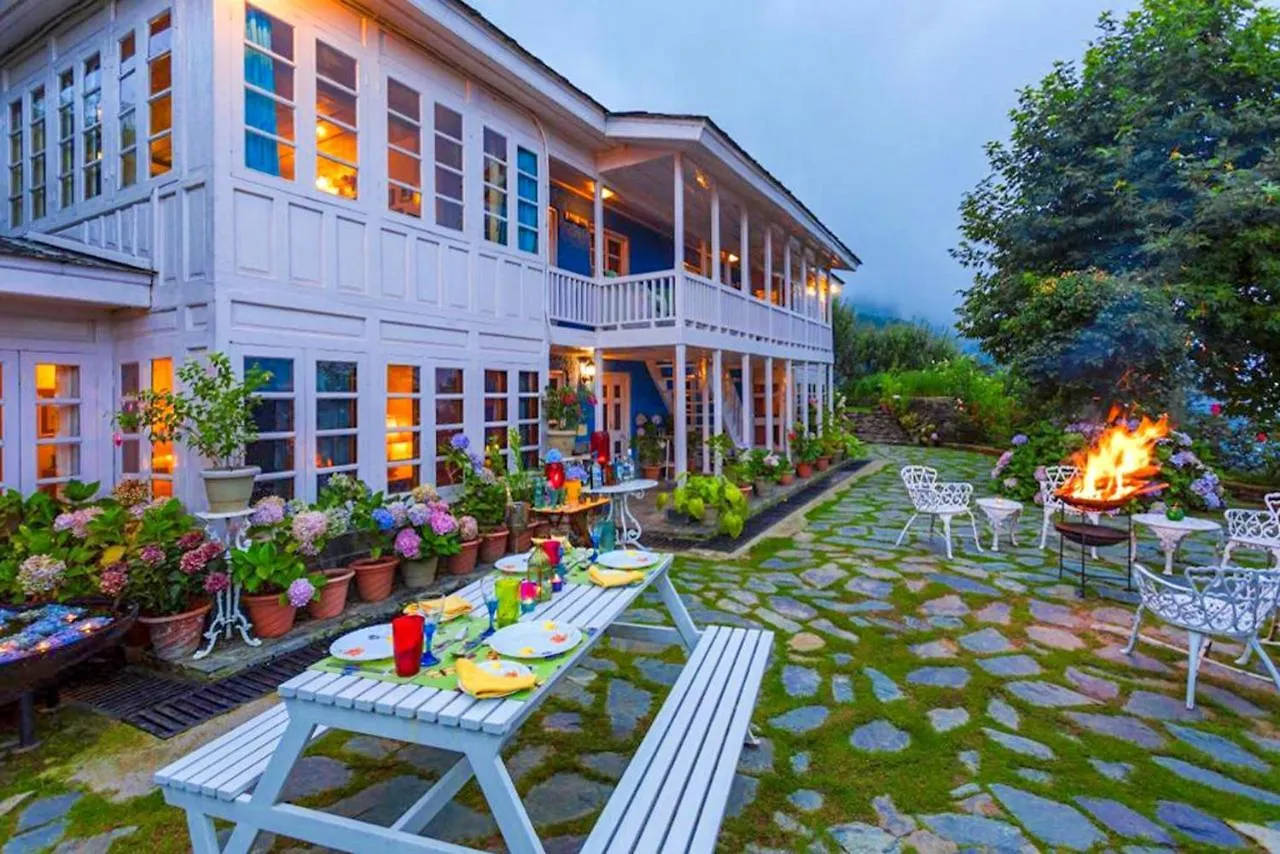 Villa Stayvista At Violet Hill With Bonfire, Gazebo & Hill View Shimla