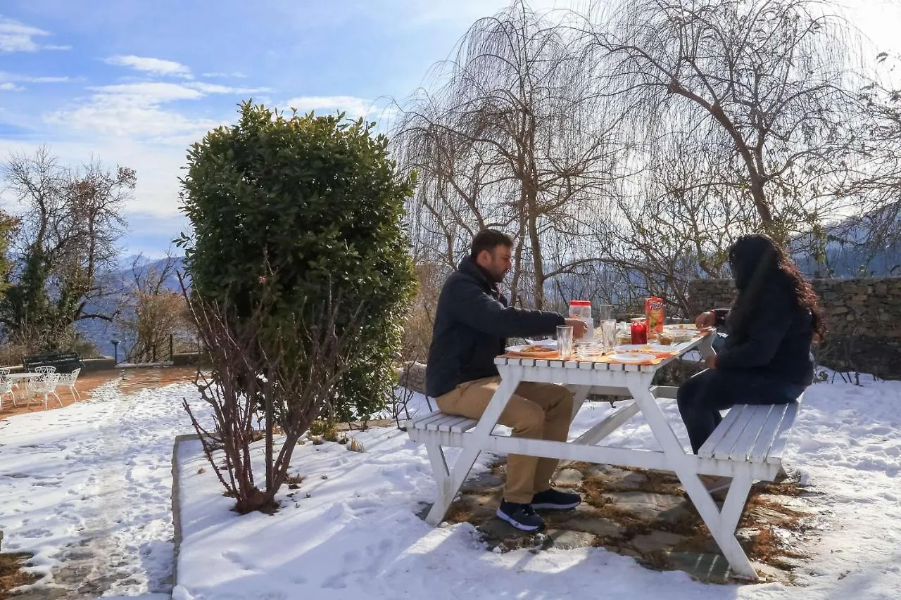 Villa Stayvista At Violet Hill With Bonfire, Gazebo & Hill View Shimla