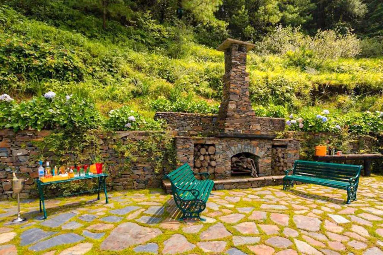 Villa Stayvista At Violet Hill With Bonfire, Gazebo & Hill View Shimla