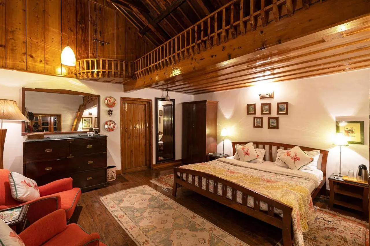 Villa Stayvista At Violet Hill With Bonfire, Gazebo & Hill View Shimla