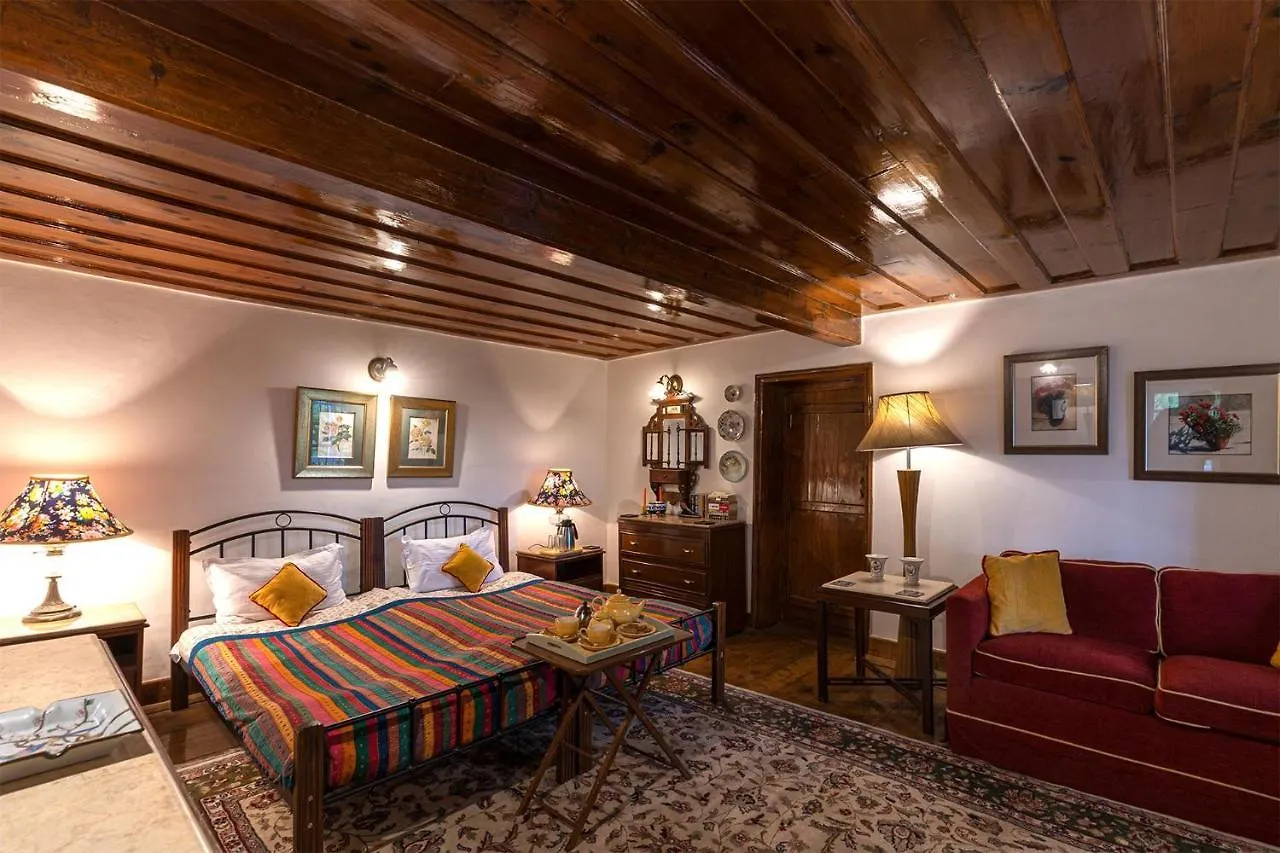 Villa Stayvista At Violet Hill With Bonfire, Gazebo & Hill View Shimla